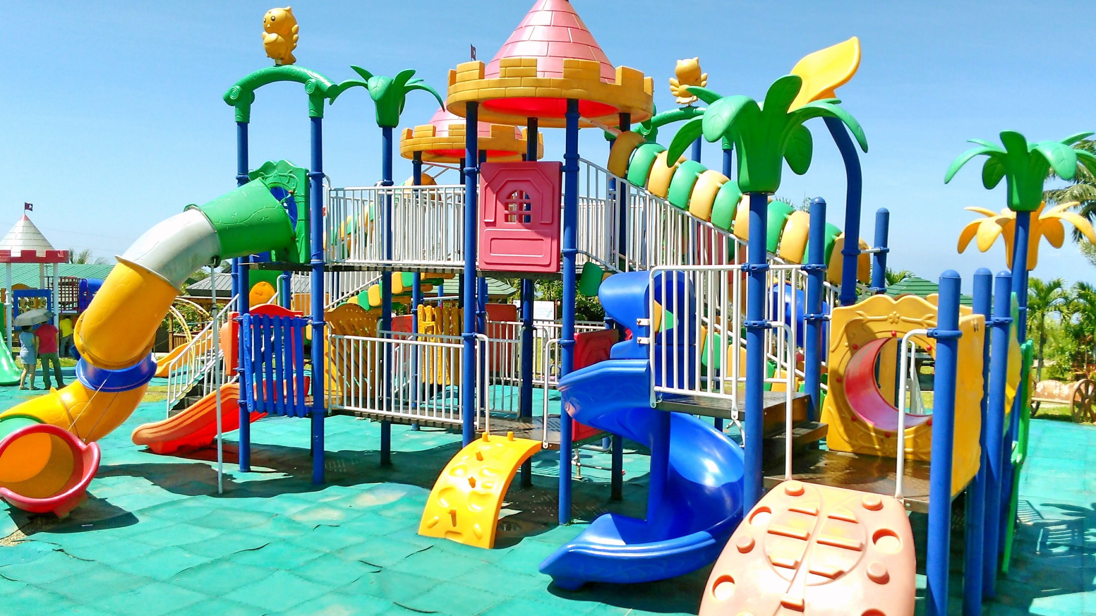 Why the School Playground Feels So Awkward for Parents on the School Run